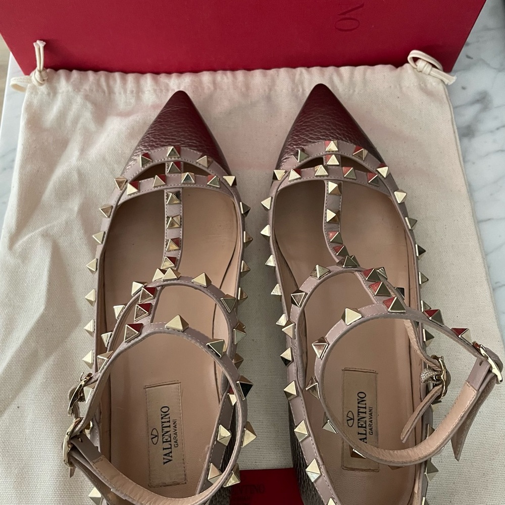 VALENTINO ROCKSTUD LEATHER FLATS